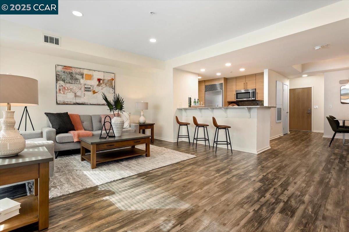 1655 N California Blvd # 312, Walnut Creek, California 94596, 1 Bedroom Bedrooms, 5 Rooms Rooms,1 BathroomBathrooms,Residential Lease,For Rent,1655 N California Blvd # 312,41096395