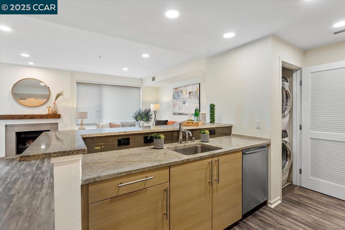 1655 N California Blvd # 312, Walnut Creek, California 94596, 1 Bedroom Bedrooms, 5 Rooms Rooms,1 BathroomBathrooms,Residential Lease,For Rent,1655 N California Blvd # 312,41096395
