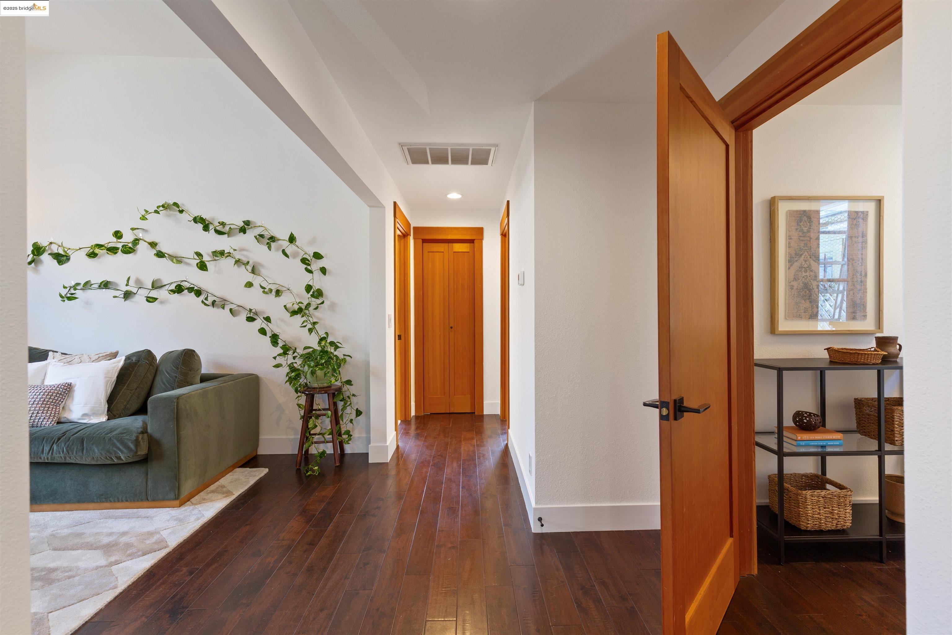 Detail Gallery Image 17 of 29 For 4507 Martin Luther King Jr Way, Oakland,  CA 94609 - – Beds | – Baths