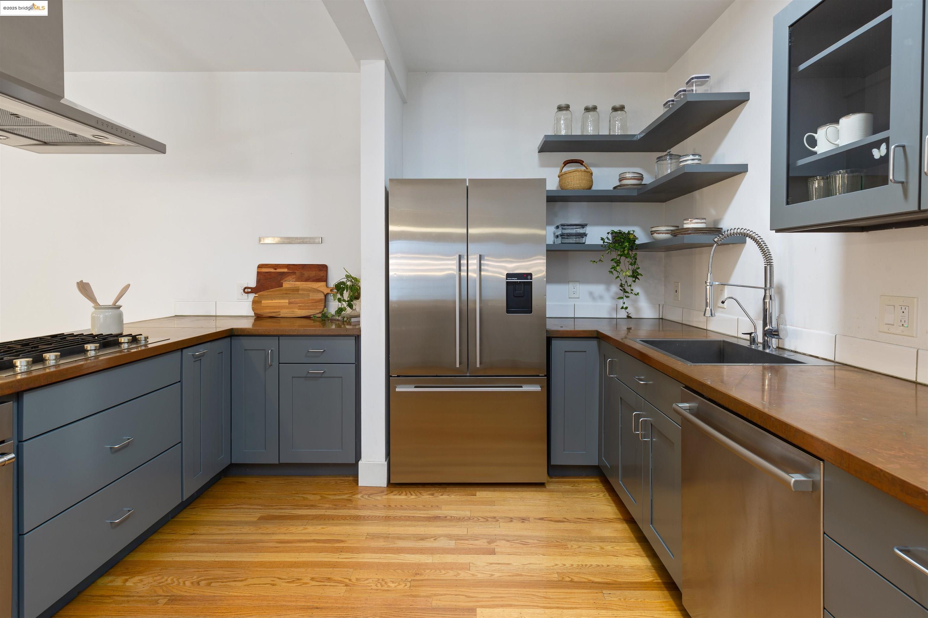 Detail Gallery Image 4 of 29 For 4507 Martin Luther King Jr Way, Oakland,  CA 94609 - – Beds | – Baths