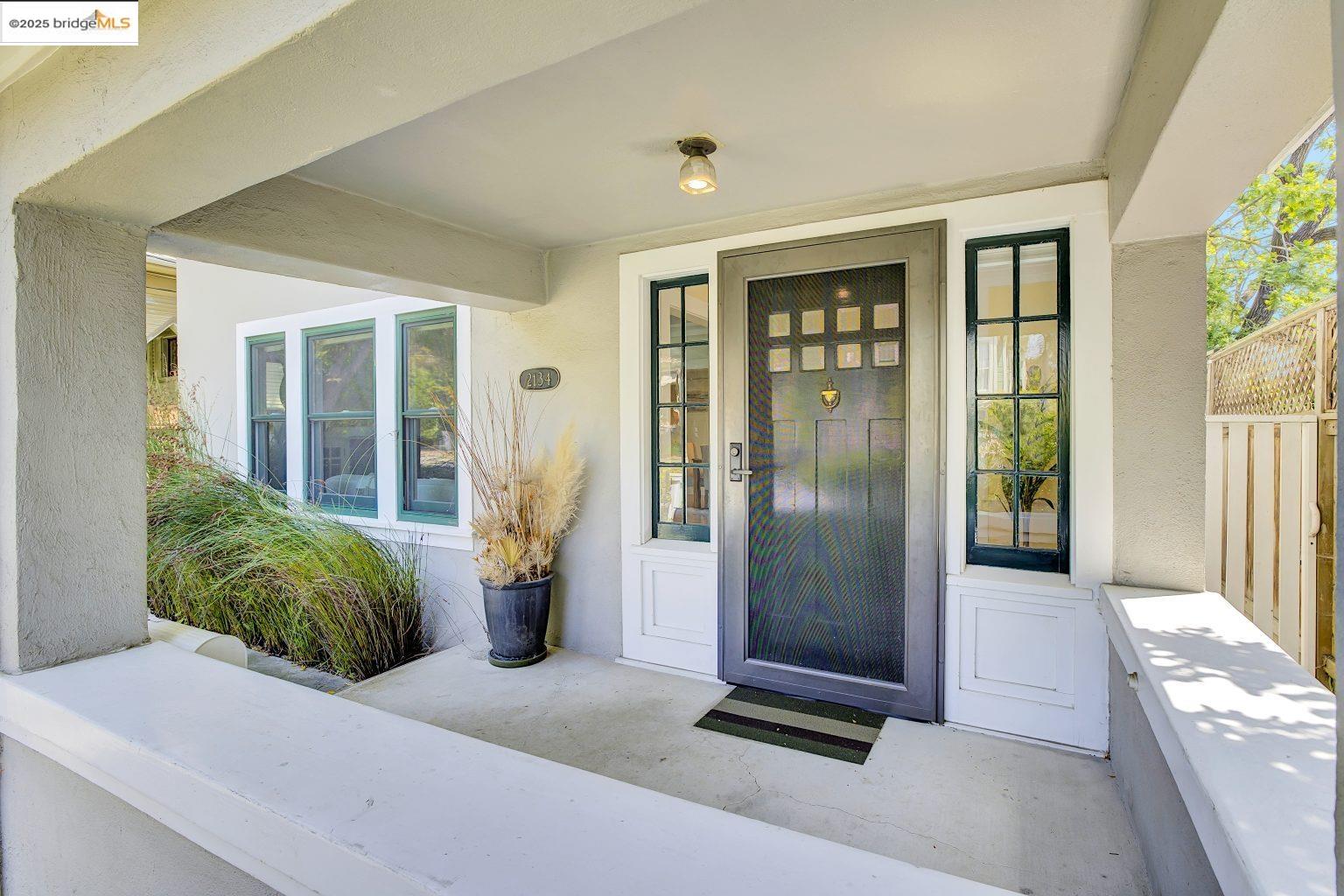 Detail Gallery Image 2 of 51 For 2134 Ward St, Berkeley,  CA 94705 - 4 Beds | 2 Baths