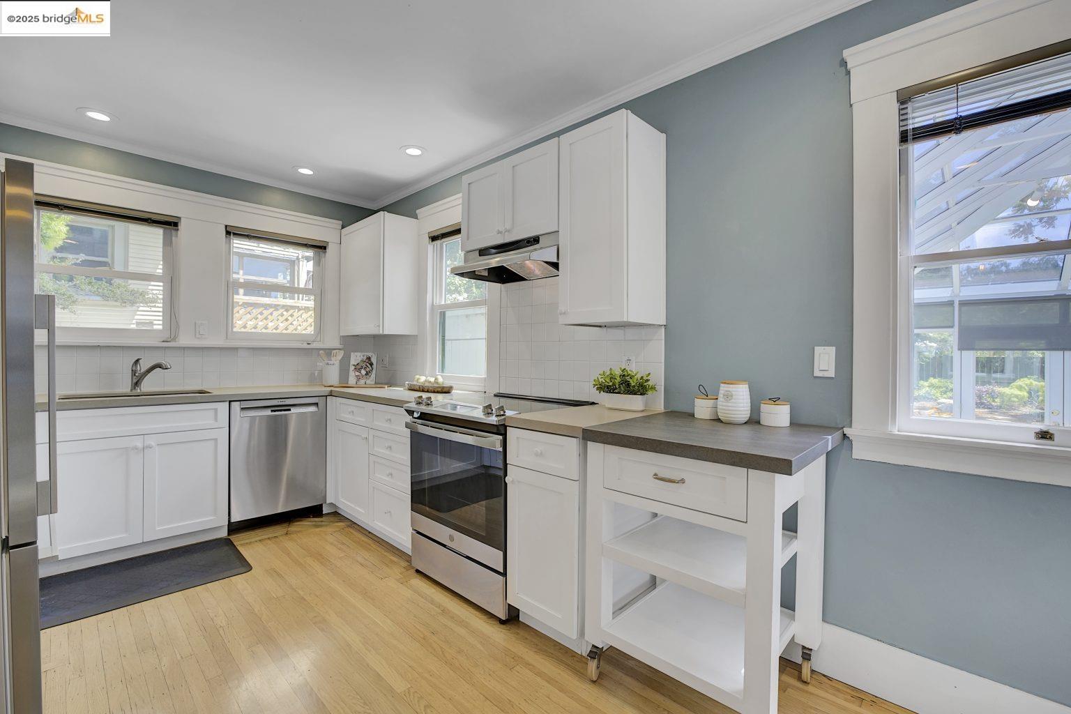 Detail Gallery Image 14 of 51 For 2134 Ward St, Berkeley,  CA 94705 - 4 Beds | 2 Baths