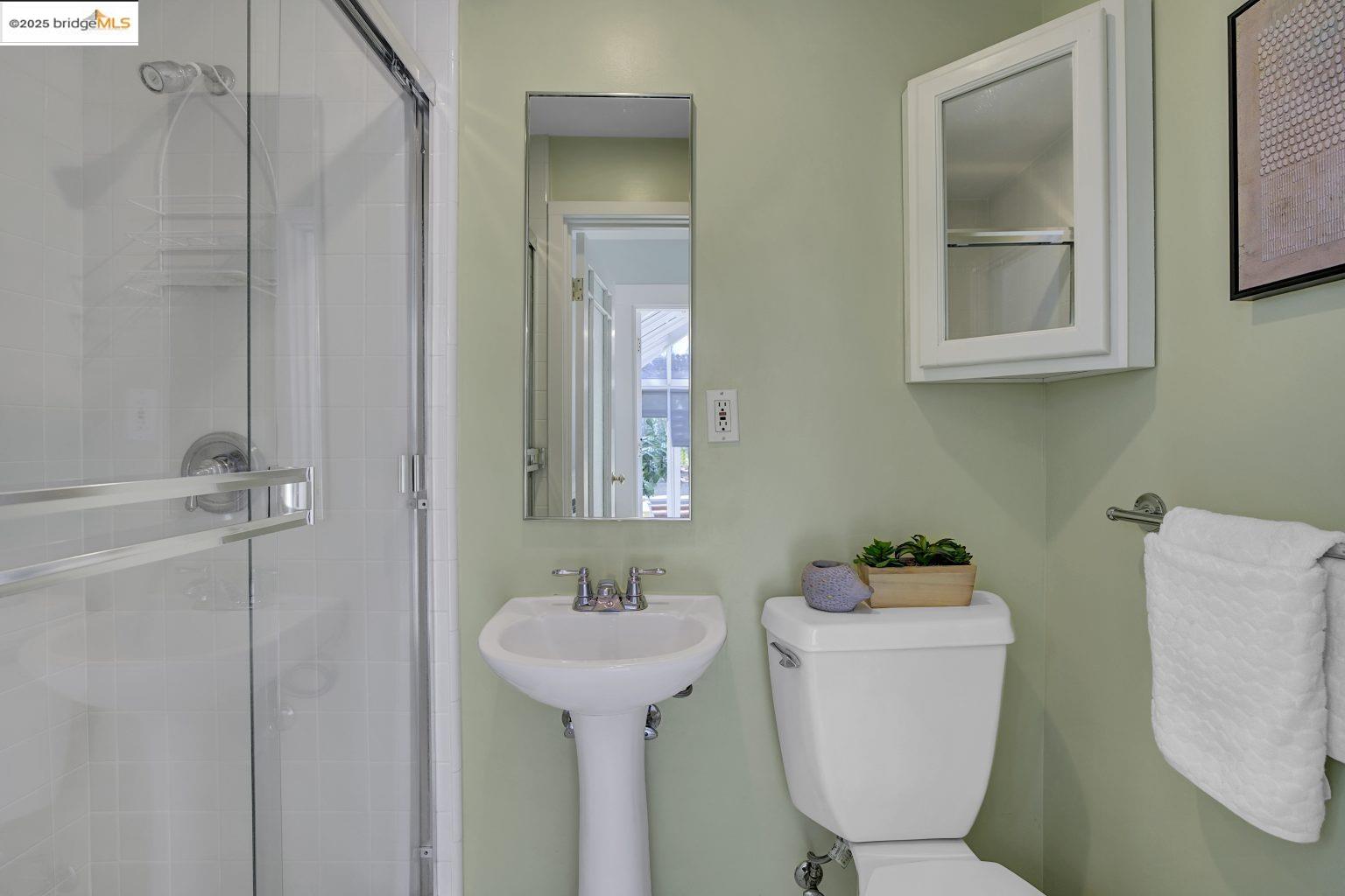 Detail Gallery Image 20 of 51 For 2134 Ward St, Berkeley,  CA 94705 - 4 Beds | 2 Baths