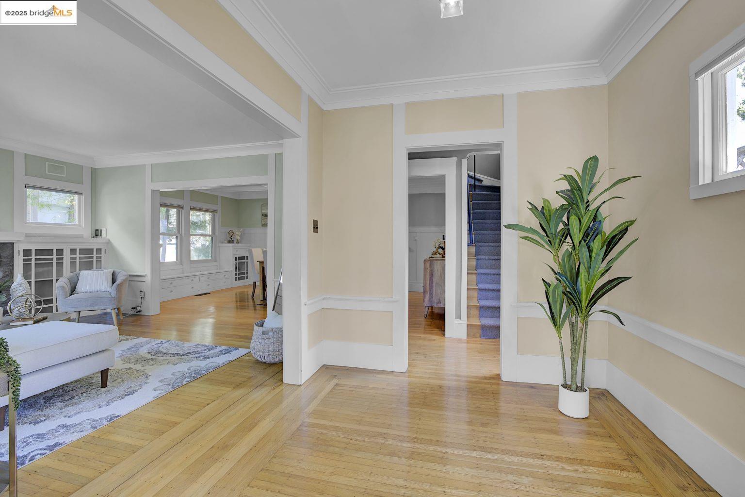 Detail Gallery Image 3 of 51 For 2134 Ward St, Berkeley,  CA 94705 - 4 Beds | 2 Baths