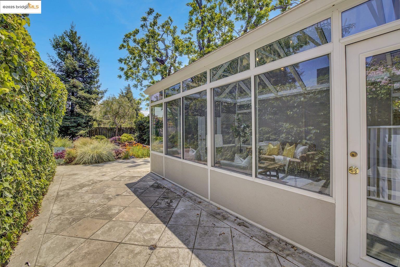 Detail Gallery Image 23 of 51 For 2134 Ward St, Berkeley,  CA 94705 - 4 Beds | 2 Baths