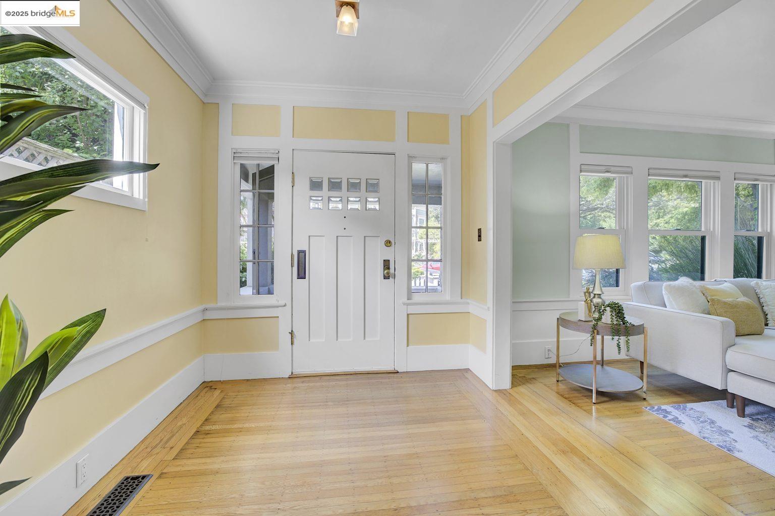 Detail Gallery Image 4 of 51 For 2134 Ward St, Berkeley,  CA 94705 - 4 Beds | 2 Baths