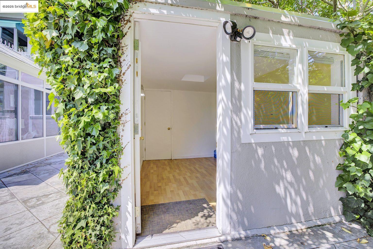 Detail Gallery Image 42 of 51 For 2134 Ward St, Berkeley,  CA 94705 - 4 Beds | 2 Baths