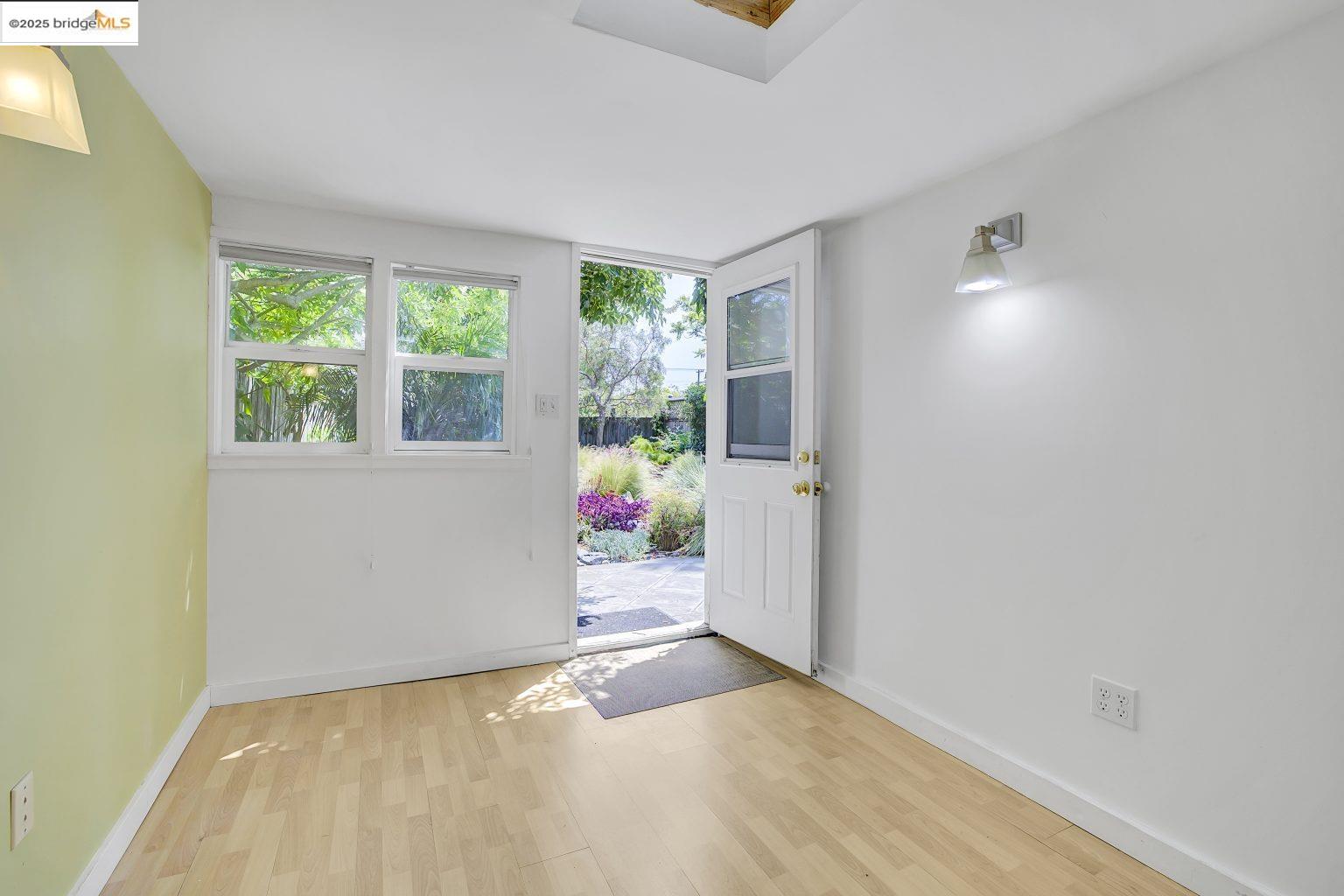 Detail Gallery Image 43 of 51 For 2134 Ward St, Berkeley,  CA 94705 - 4 Beds | 2 Baths