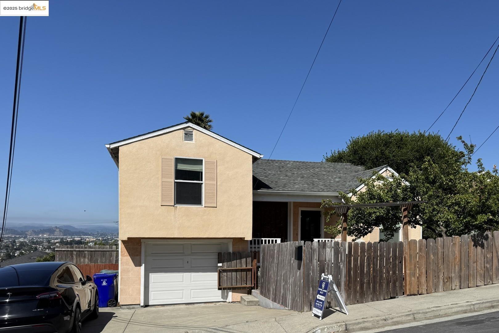Detail Gallery Image 1 of 29 For 6084 Monterey Ave, Richmond,  CA 94805 - 5 Beds | 2/1 Baths