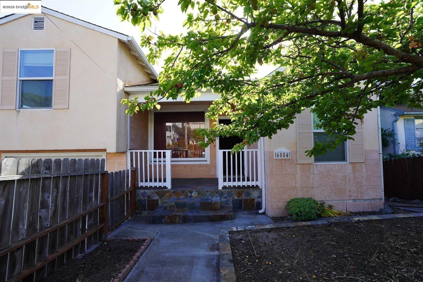Detail Gallery Image 2 of 29 For 6084 Monterey Ave, Richmond,  CA 94805 - 5 Beds | 2/1 Baths