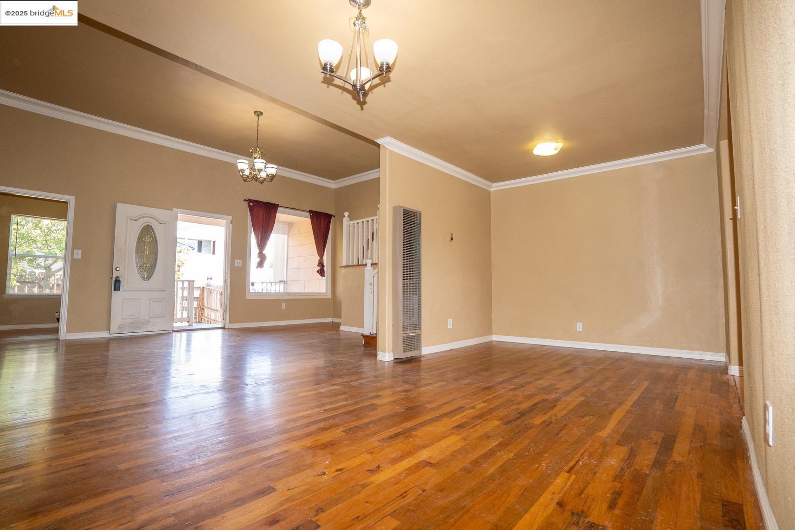 Detail Gallery Image 4 of 29 For 6084 Monterey Ave, Richmond,  CA 94805 - 5 Beds | 2/1 Baths