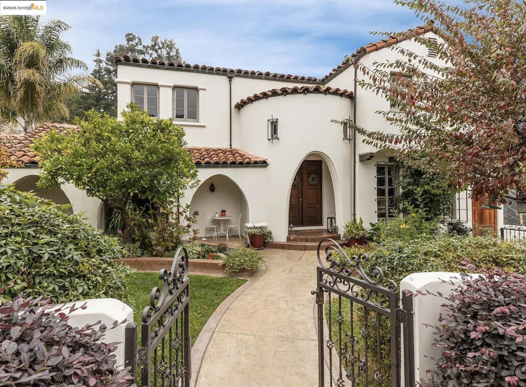 801 Grosvenor Pl, Oakland, California 94610, 3 Bedrooms Bedrooms, 9 Rooms Rooms,3 BathroomsBathrooms,Residential Lease,For Rent,801 Grosvenor Pl,41096407