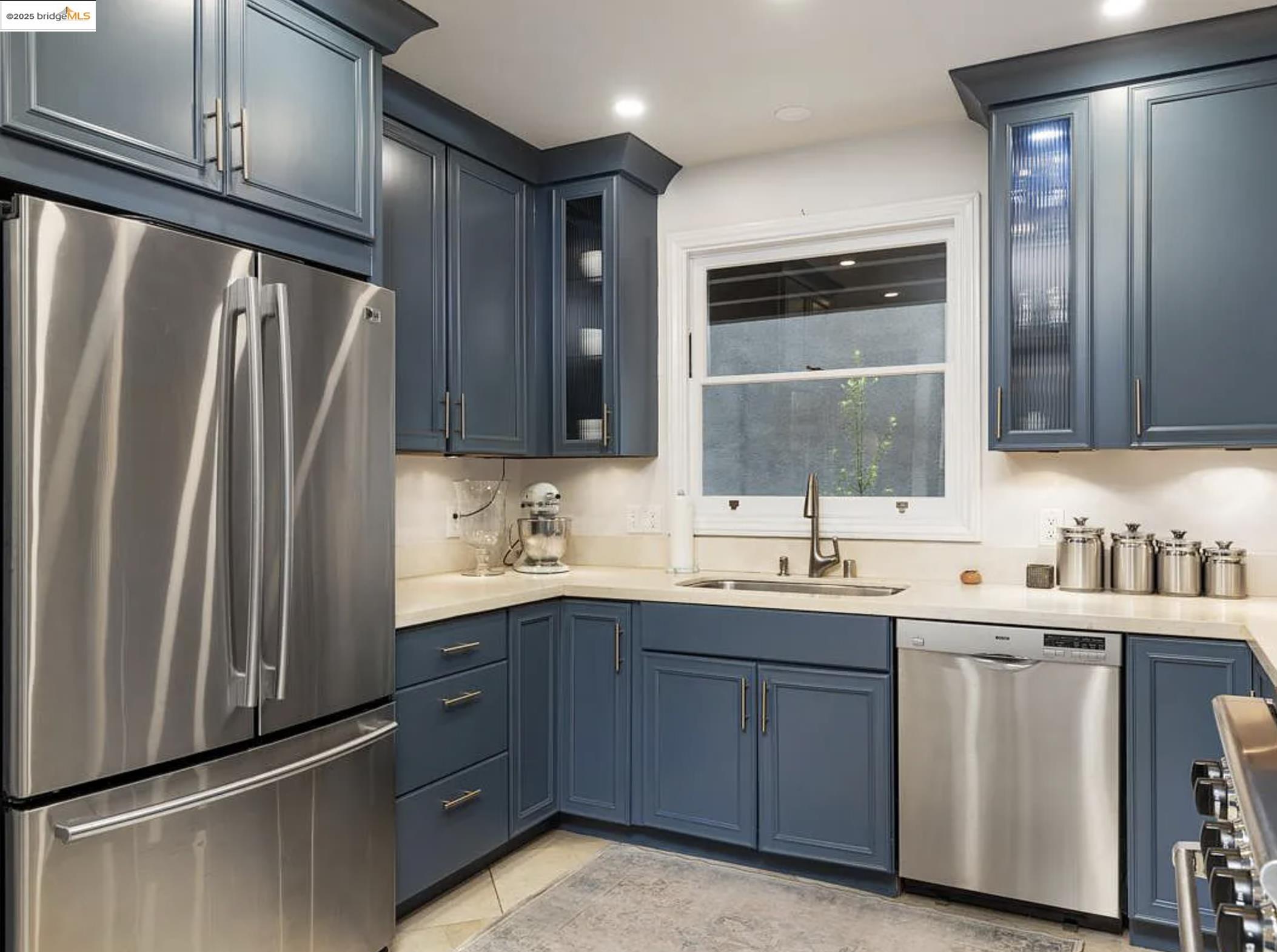 801 Grosvenor Pl, Oakland, California 94610, 3 Bedrooms Bedrooms, 9 Rooms Rooms,3 BathroomsBathrooms,Residential Lease,For Rent,801 Grosvenor Pl,41096407