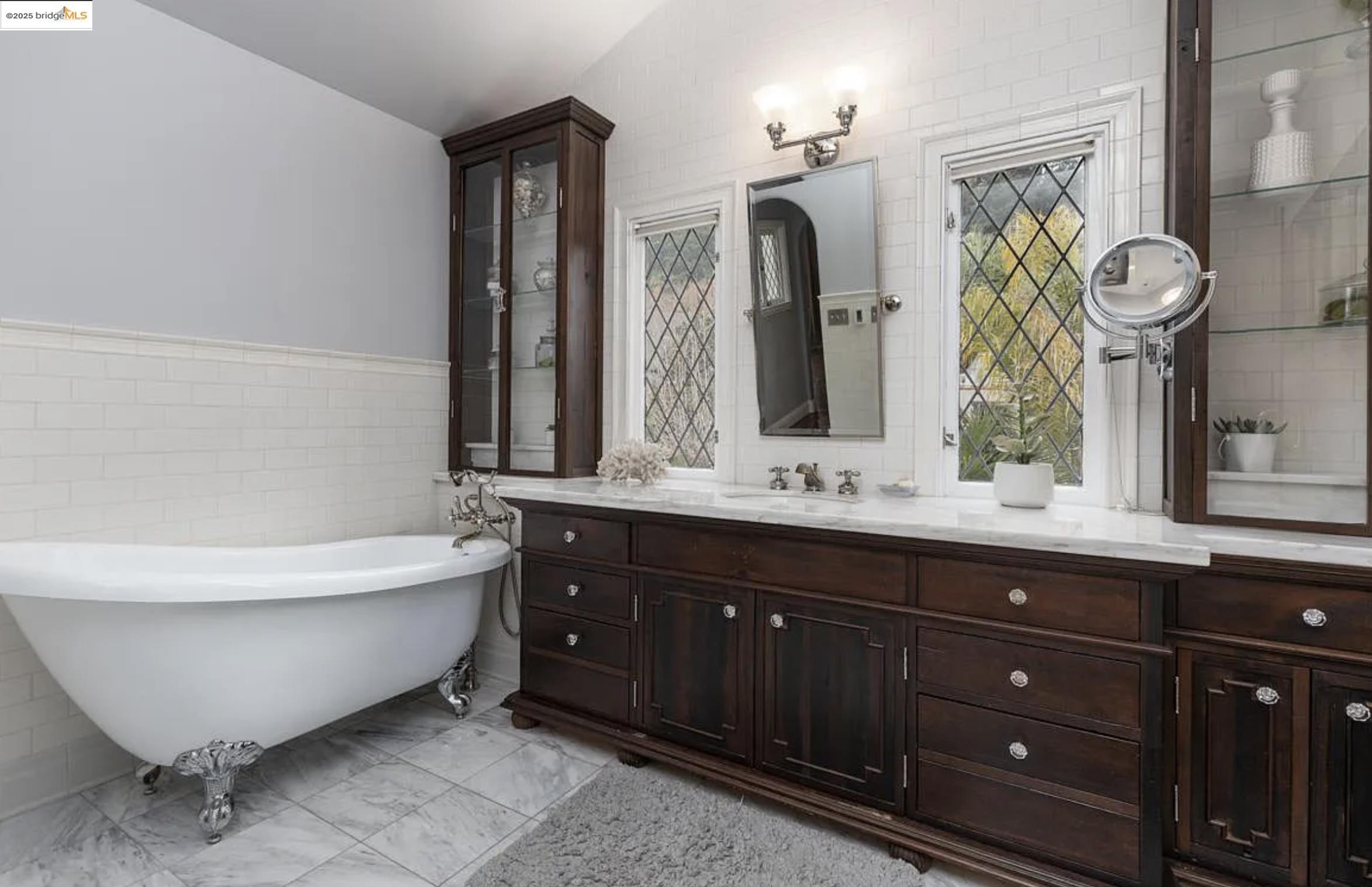 801 Grosvenor Pl, Oakland, California 94610, 3 Bedrooms Bedrooms, 9 Rooms Rooms,3 BathroomsBathrooms,Residential Lease,For Rent,801 Grosvenor Pl,41096407