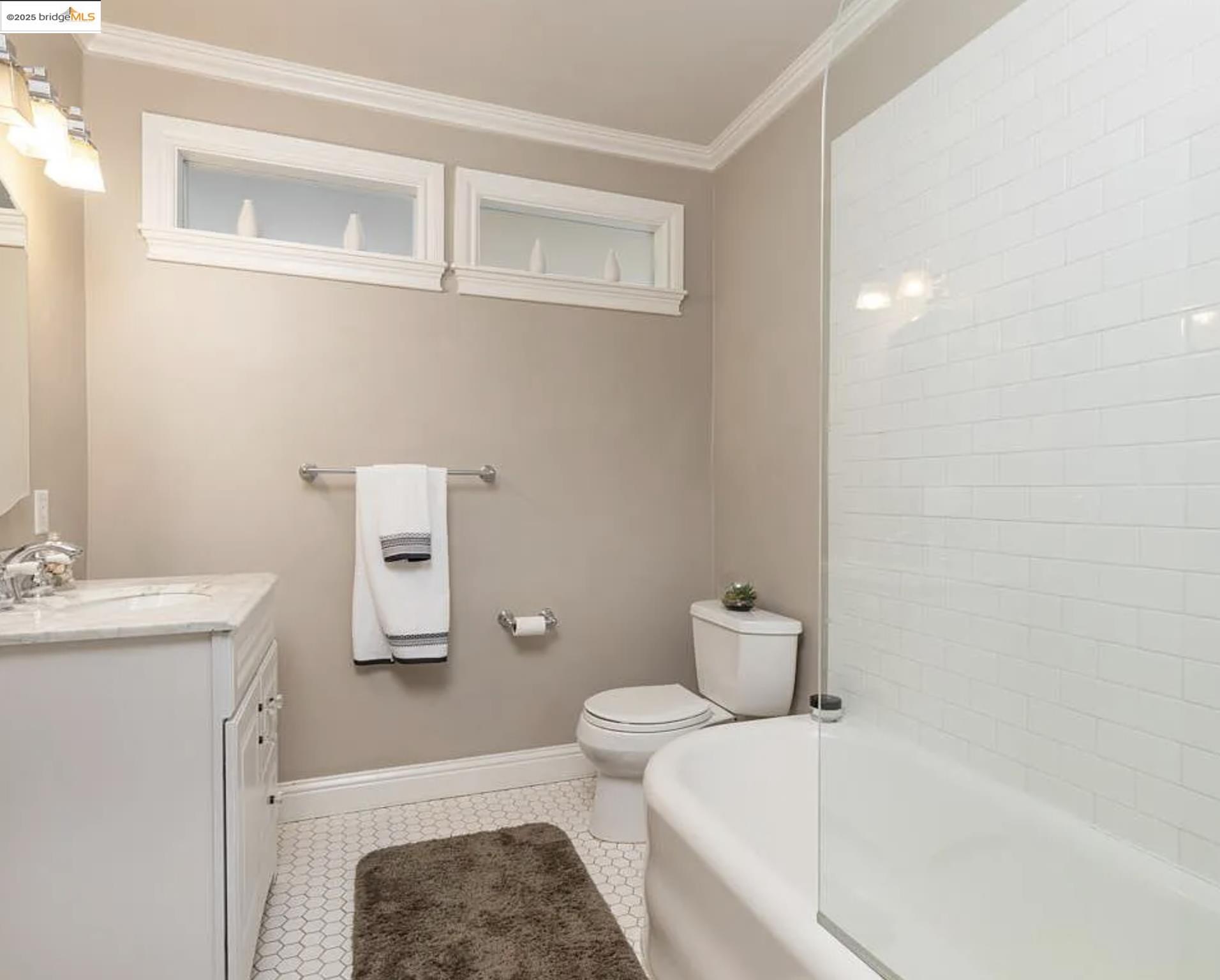 801 Grosvenor Pl, Oakland, California 94610, 3 Bedrooms Bedrooms, 9 Rooms Rooms,3 BathroomsBathrooms,Residential Lease,For Rent,801 Grosvenor Pl,41096407