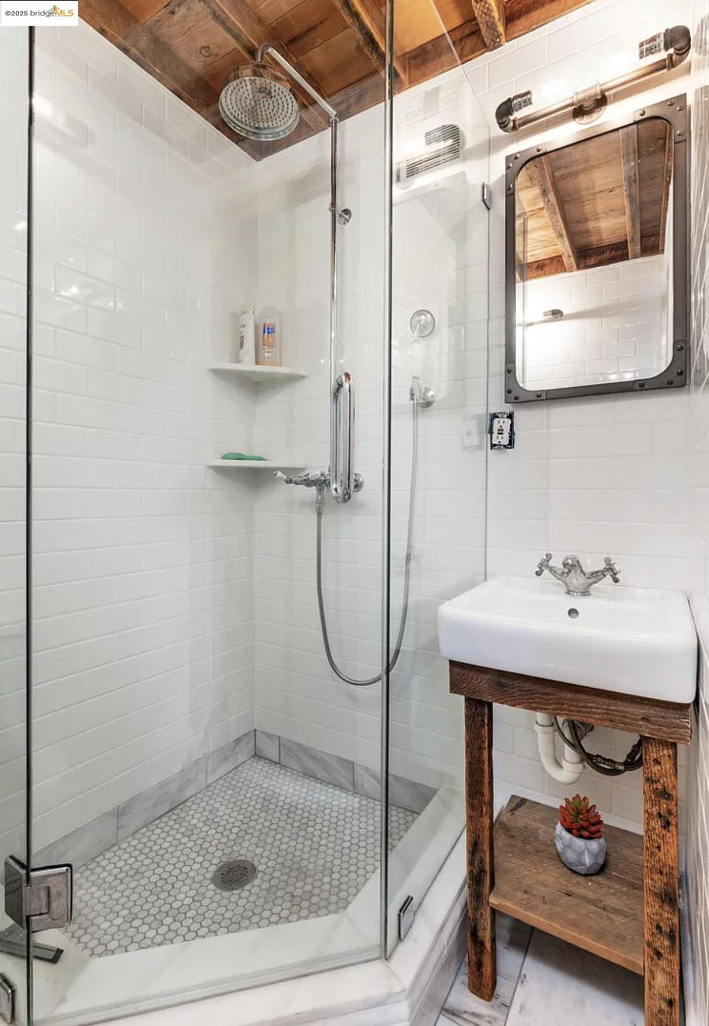 801 Grosvenor Pl, Oakland, California 94610, 3 Bedrooms Bedrooms, 9 Rooms Rooms,3 BathroomsBathrooms,Residential Lease,For Rent,801 Grosvenor Pl,41096407