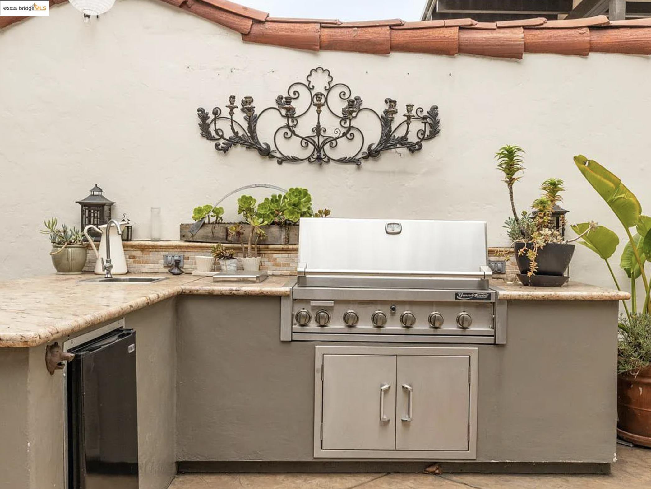 801 Grosvenor Pl, Oakland, California 94610, 3 Bedrooms Bedrooms, 9 Rooms Rooms,3 BathroomsBathrooms,Residential Lease,For Rent,801 Grosvenor Pl,41096407
