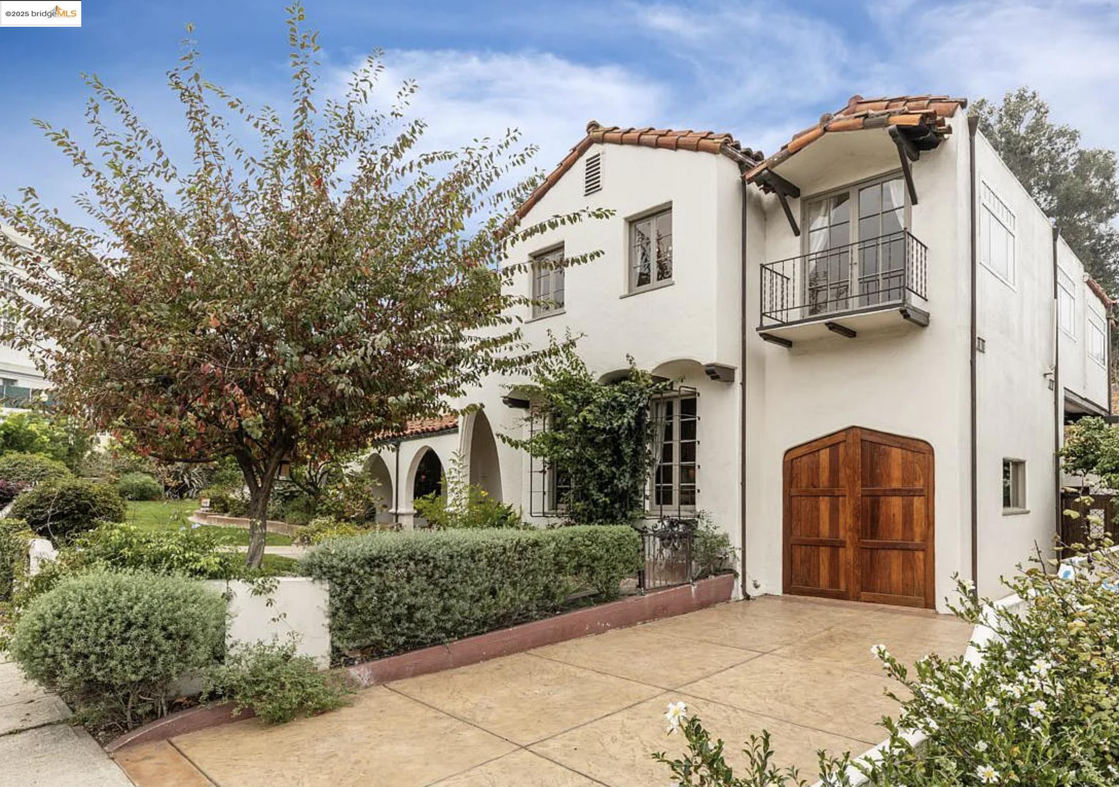 801 Grosvenor Pl, Oakland, California 94610, 3 Bedrooms Bedrooms, 9 Rooms Rooms,3 BathroomsBathrooms,Residential Lease,For Rent,801 Grosvenor Pl,41096407