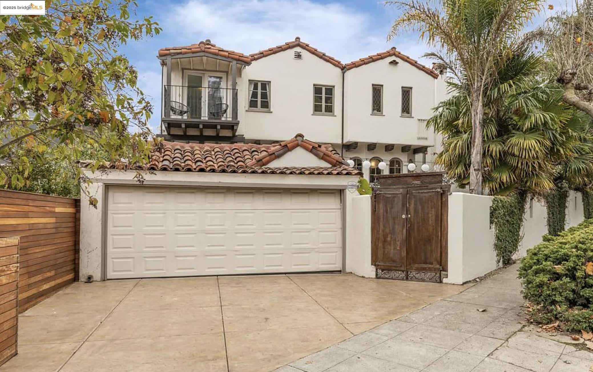 801 Grosvenor Pl, Oakland, California 94610, 3 Bedrooms Bedrooms, 9 Rooms Rooms,3 BathroomsBathrooms,Residential Lease,For Rent,801 Grosvenor Pl,41096407