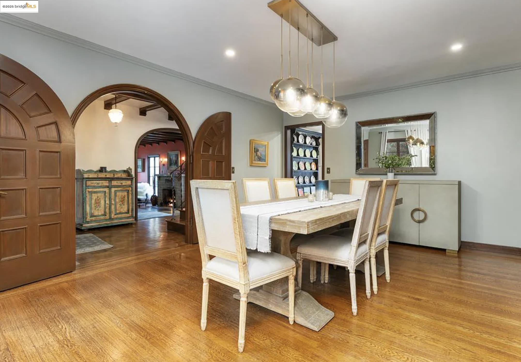 801 Grosvenor Pl, Oakland, California 94610, 3 Bedrooms Bedrooms, 9 Rooms Rooms,3 BathroomsBathrooms,Residential Lease,For Rent,801 Grosvenor Pl,41096407