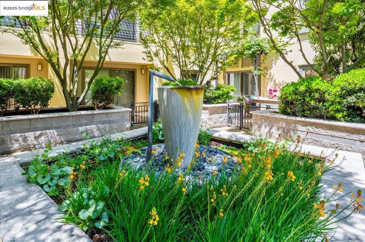 Detail Gallery Image 33 of 43 For 438 W Grand Ave #627,  Oakland,  CA 94612 - 2 Beds | 2 Baths