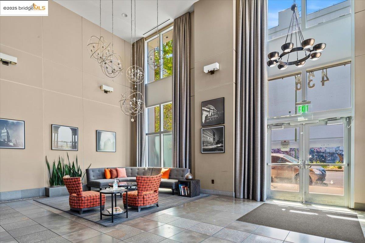 Detail Gallery Image 5 of 48 For 438 W Grand Ave #627,  Oakland,  CA 94612 - 2 Beds | 2 Baths