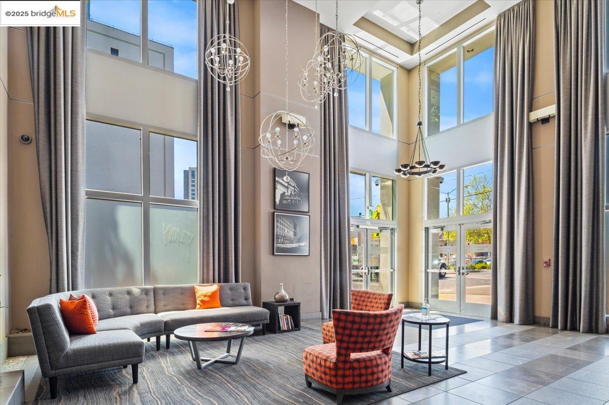 Detail Gallery Image 5 of 43 For 438 W Grand Ave #627,  Oakland,  CA 94612 - 2 Beds | 2 Baths