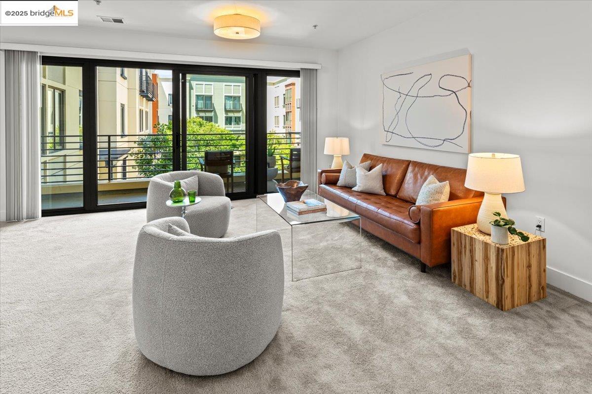 Detail Gallery Image 6 of 43 For 438 W Grand Ave #627,  Oakland,  CA 94612 - 2 Beds | 2 Baths