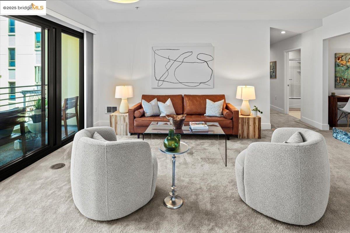 Detail Gallery Image 7 of 43 For 438 W Grand Ave #627,  Oakland,  CA 94612 - 2 Beds | 2 Baths