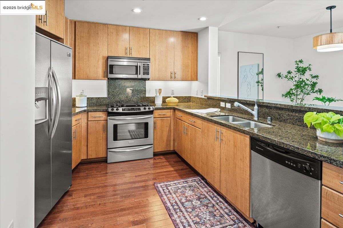 Detail Gallery Image 9 of 43 For 438 W Grand Ave #627,  Oakland,  CA 94612 - 2 Beds | 2 Baths