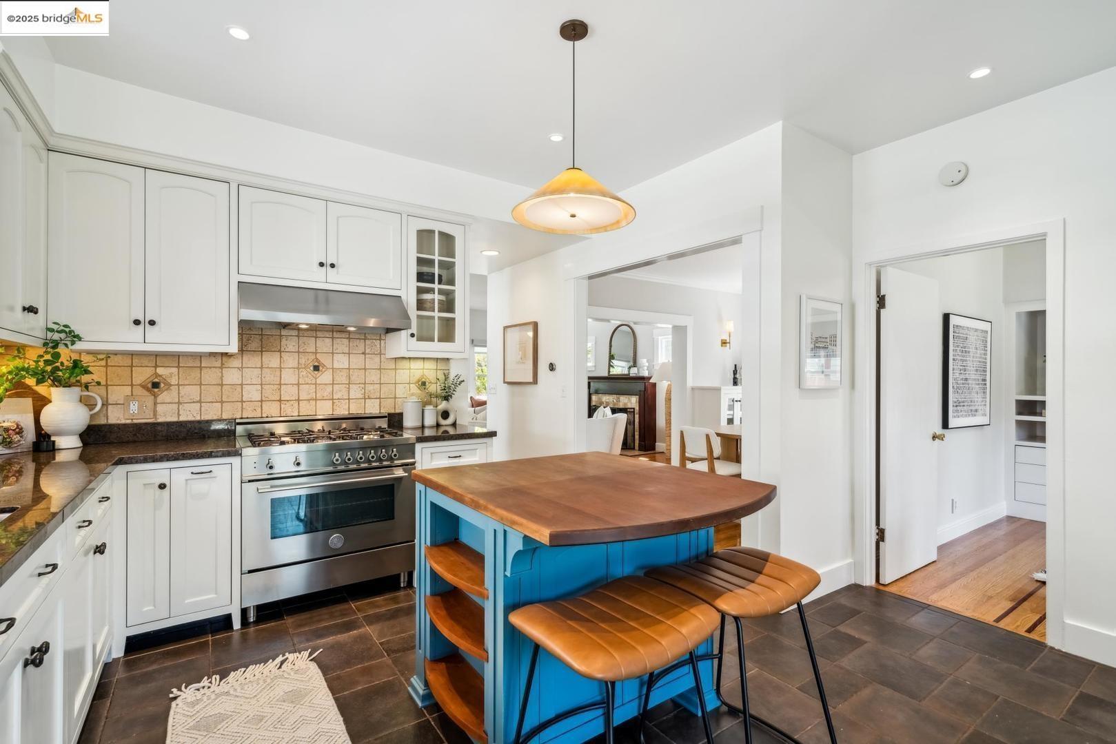 Detail Gallery Image 17 of 54 For 5490 Kales Ave, Oakland,  CA 94618 - 4 Beds | 2/1 Baths