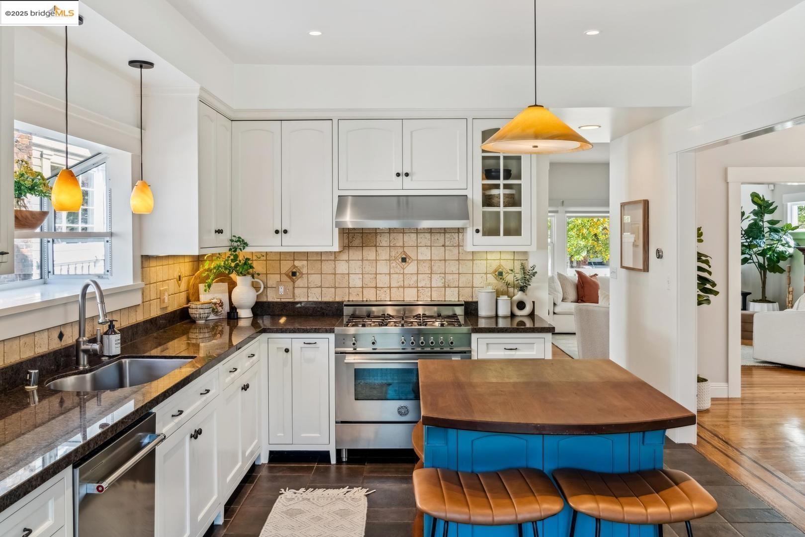 Detail Gallery Image 18 of 54 For 5490 Kales Ave, Oakland,  CA 94618 - 4 Beds | 2/1 Baths
