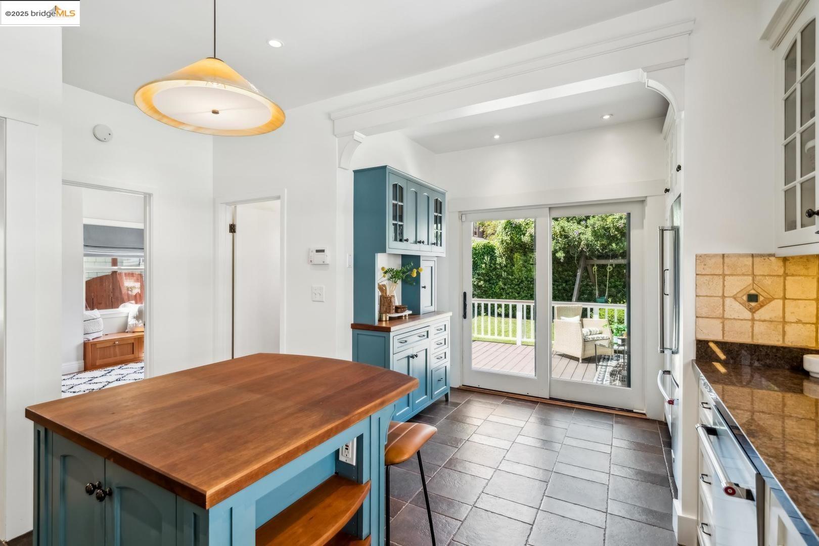 Detail Gallery Image 20 of 54 For 5490 Kales Ave, Oakland,  CA 94618 - 4 Beds | 2/1 Baths