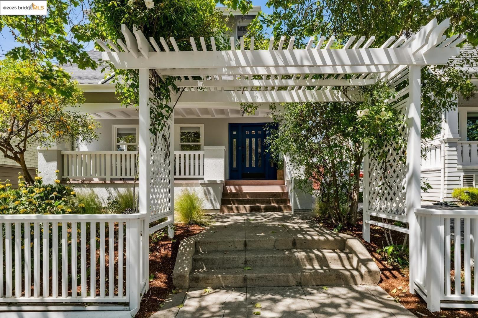 Detail Gallery Image 3 of 54 For 5490 Kales Ave, Oakland,  CA 94618 - 4 Beds | 2/1 Baths
