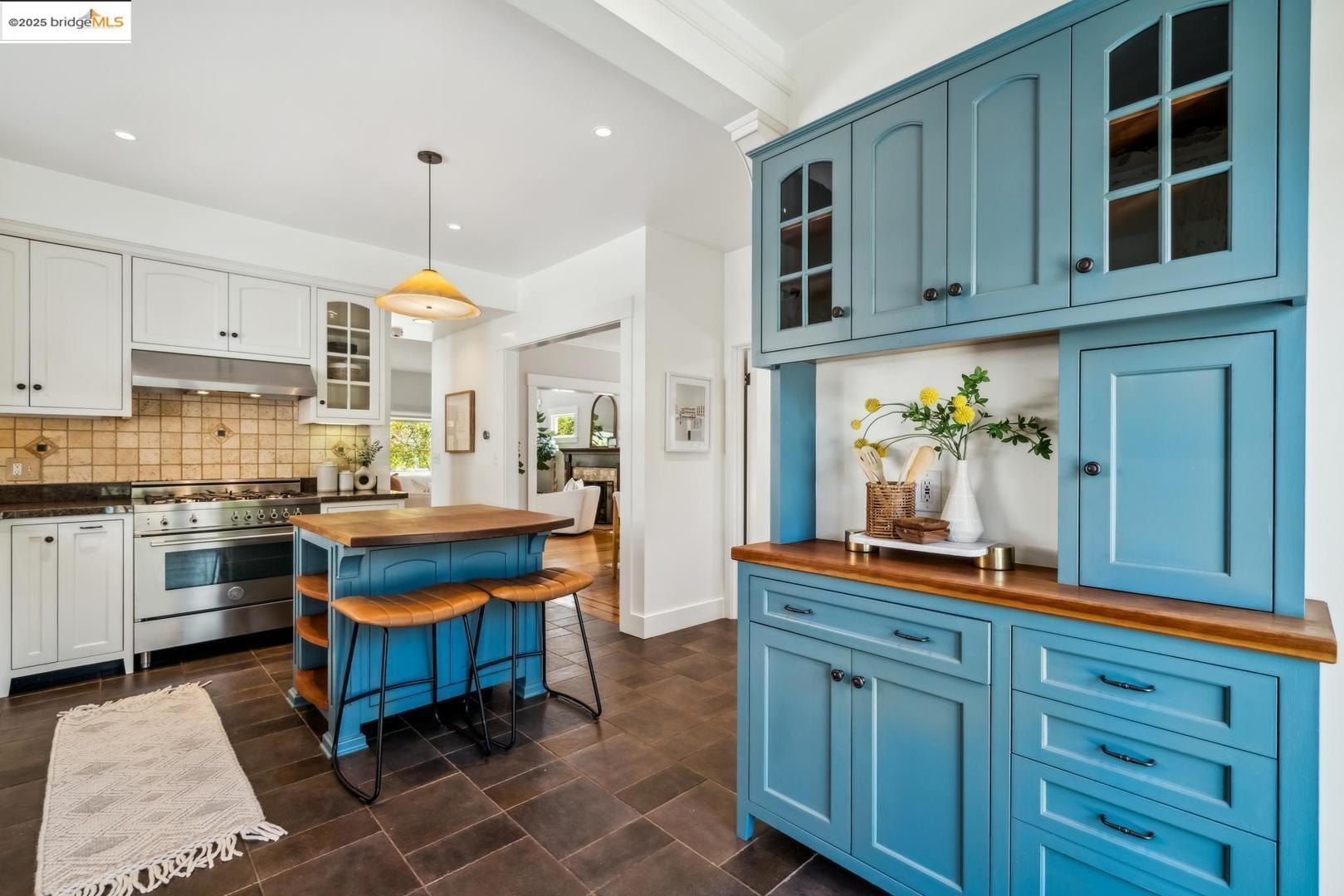 Detail Gallery Image 21 of 54 For 5490 Kales Ave, Oakland,  CA 94618 - 4 Beds | 2/1 Baths