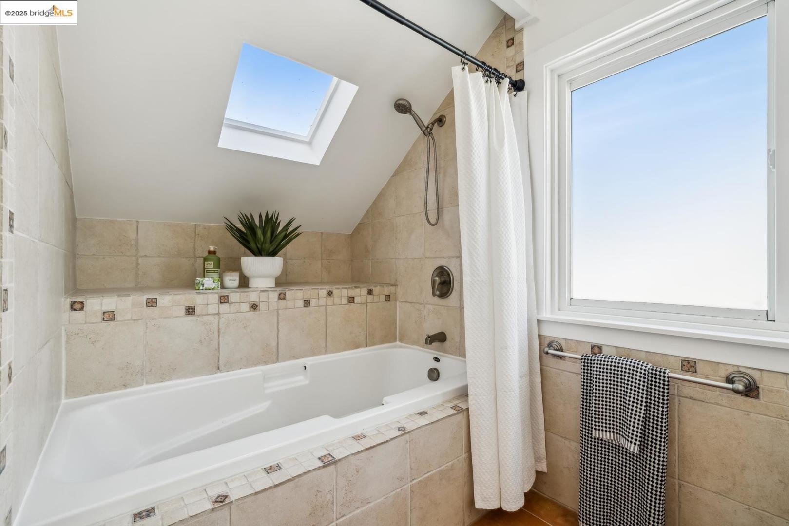 Detail Gallery Image 28 of 54 For 5490 Kales Ave, Oakland,  CA 94618 - 4 Beds | 2/1 Baths