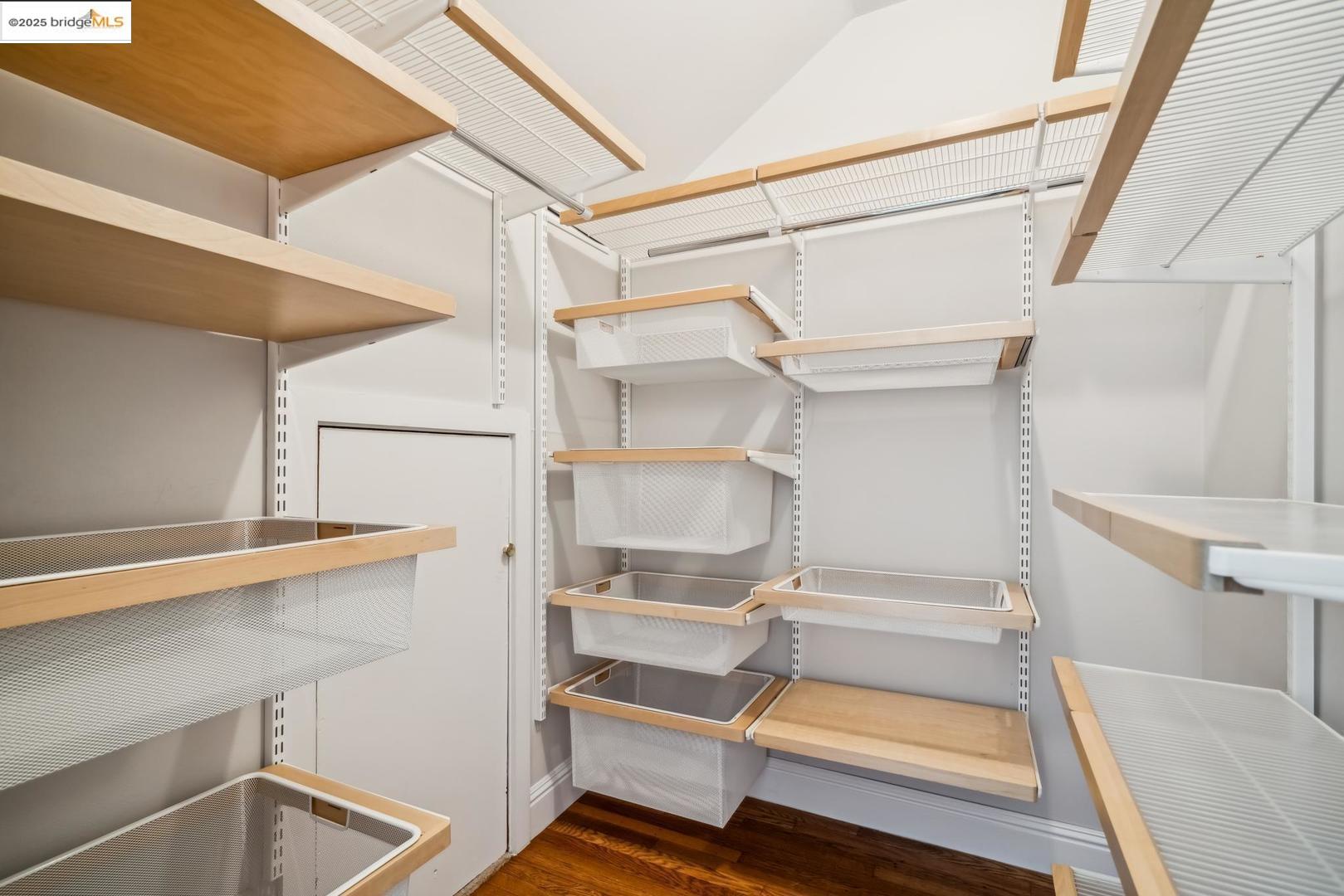 Detail Gallery Image 32 of 54 For 5490 Kales Ave, Oakland,  CA 94618 - 4 Beds | 2/1 Baths