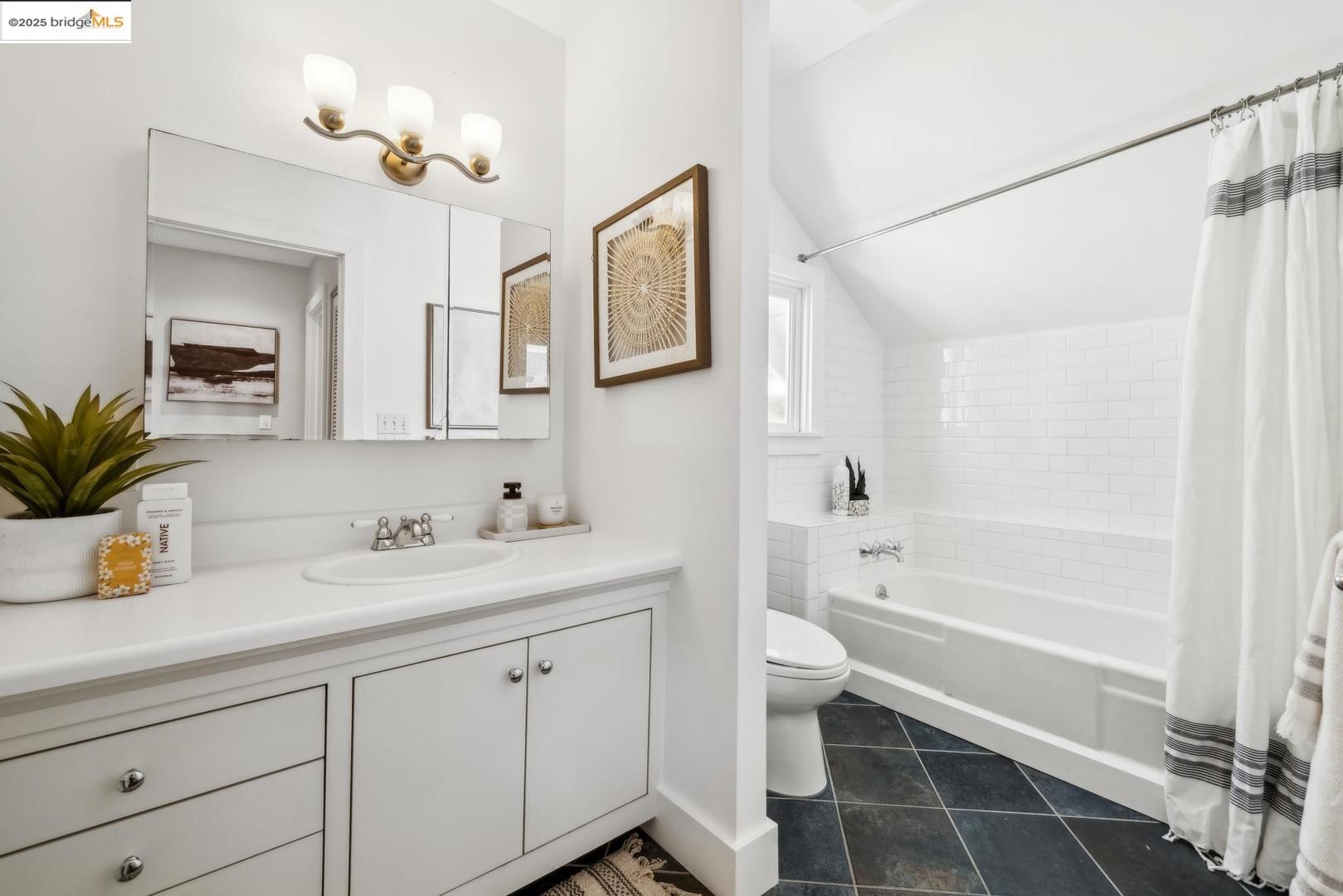 Detail Gallery Image 33 of 54 For 5490 Kales Ave, Oakland,  CA 94618 - 4 Beds | 2/1 Baths