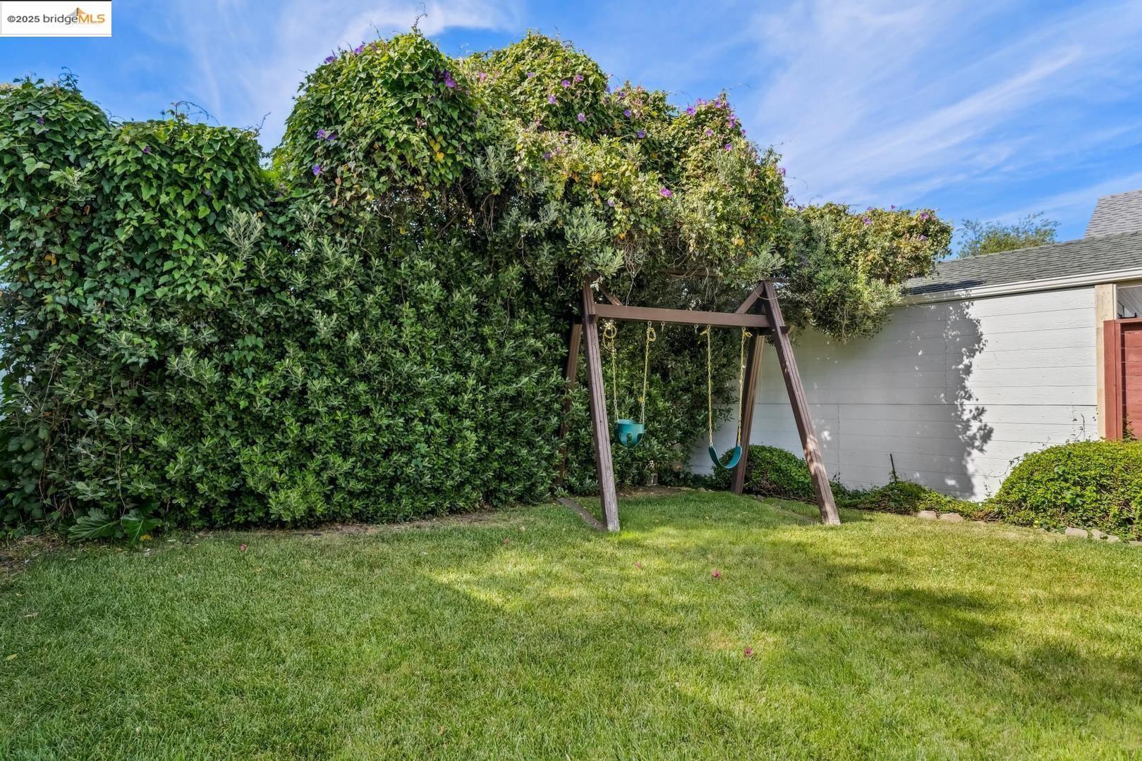 Detail Gallery Image 40 of 54 For 5490 Kales Ave, Oakland,  CA 94618 - 4 Beds | 2/1 Baths