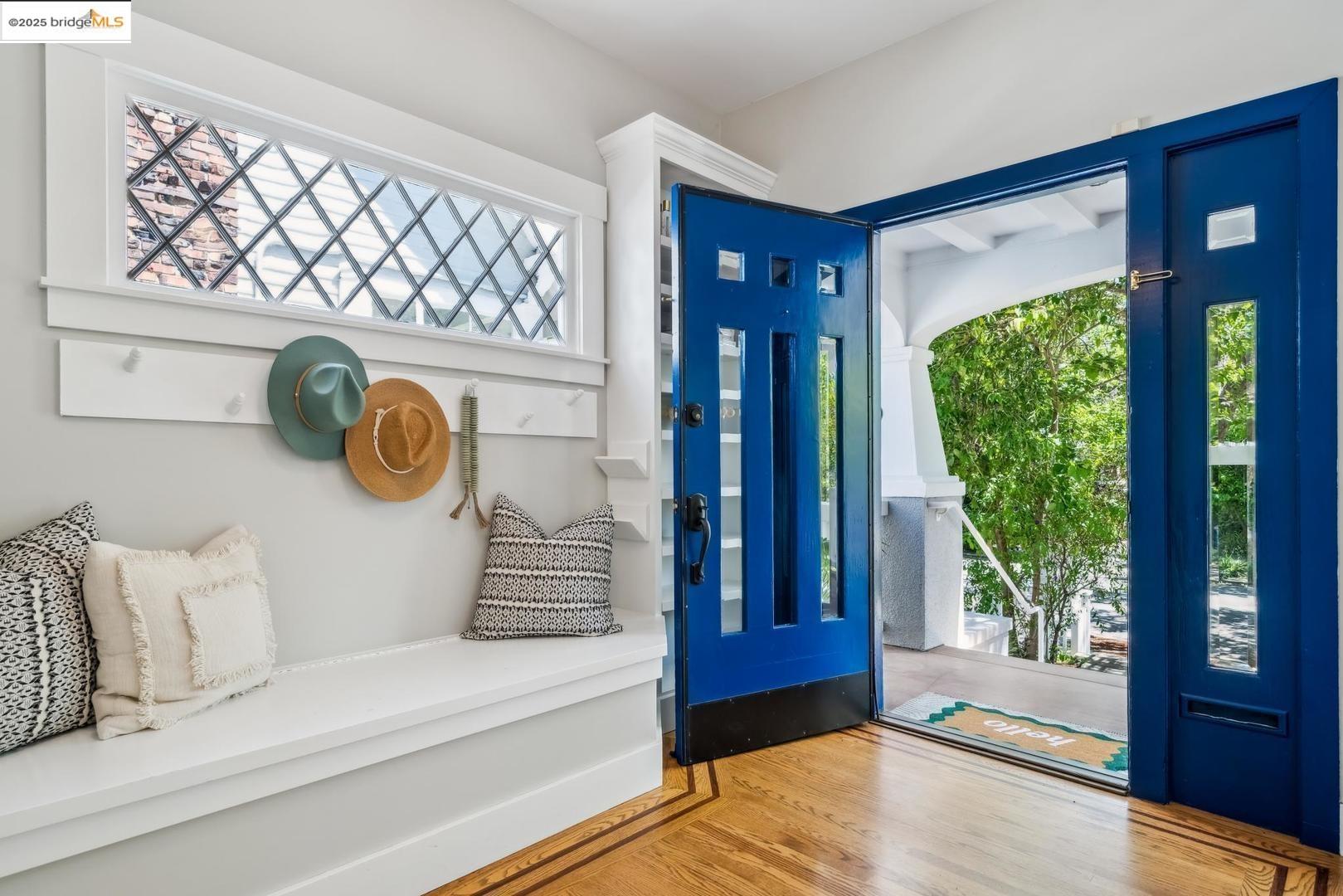 Detail Gallery Image 9 of 54 For 5490 Kales Ave, Oakland,  CA 94618 - 4 Beds | 2/1 Baths