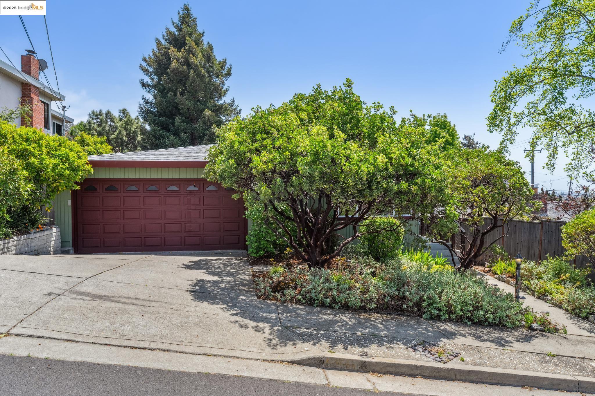 Detail Gallery Image 2 of 55 For 7308 Potrero Ave, El Cerrito,  CA 94530 - 3 Beds | 2 Baths