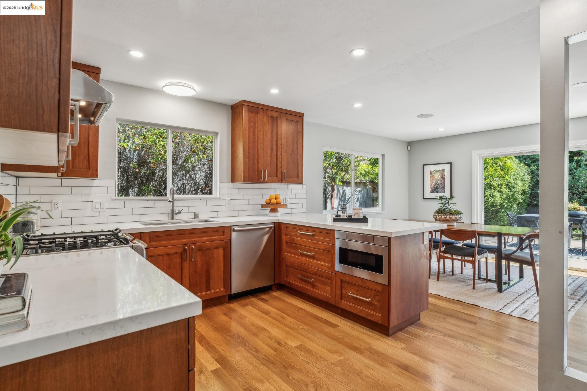 Detail Gallery Image 15 of 55 For 7308 Potrero Ave, El Cerrito,  CA 94530 - 3 Beds | 2 Baths