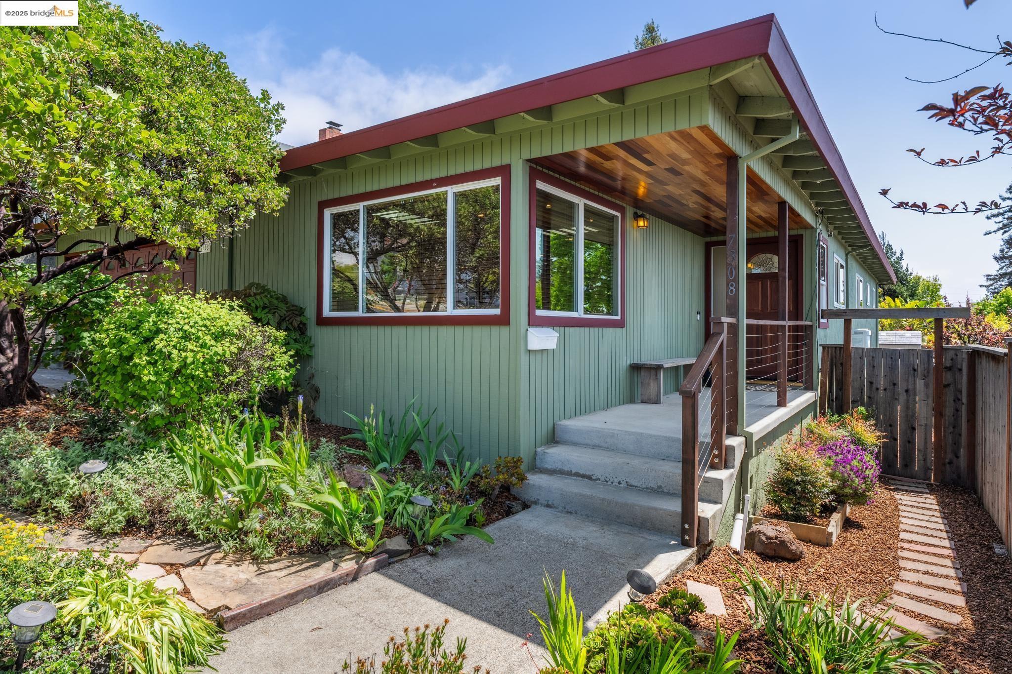 Detail Gallery Image 5 of 55 For 7308 Potrero Ave, El Cerrito,  CA 94530 - 3 Beds | 2 Baths