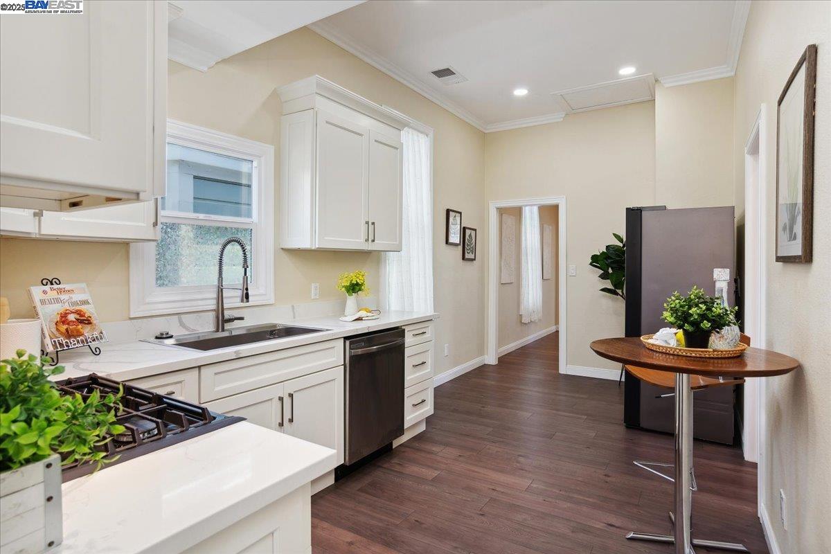 Detail Gallery Image 12 of 29 For 1813 Minturn St, Alameda,  CA 94501 - 2 Beds | 1 Baths