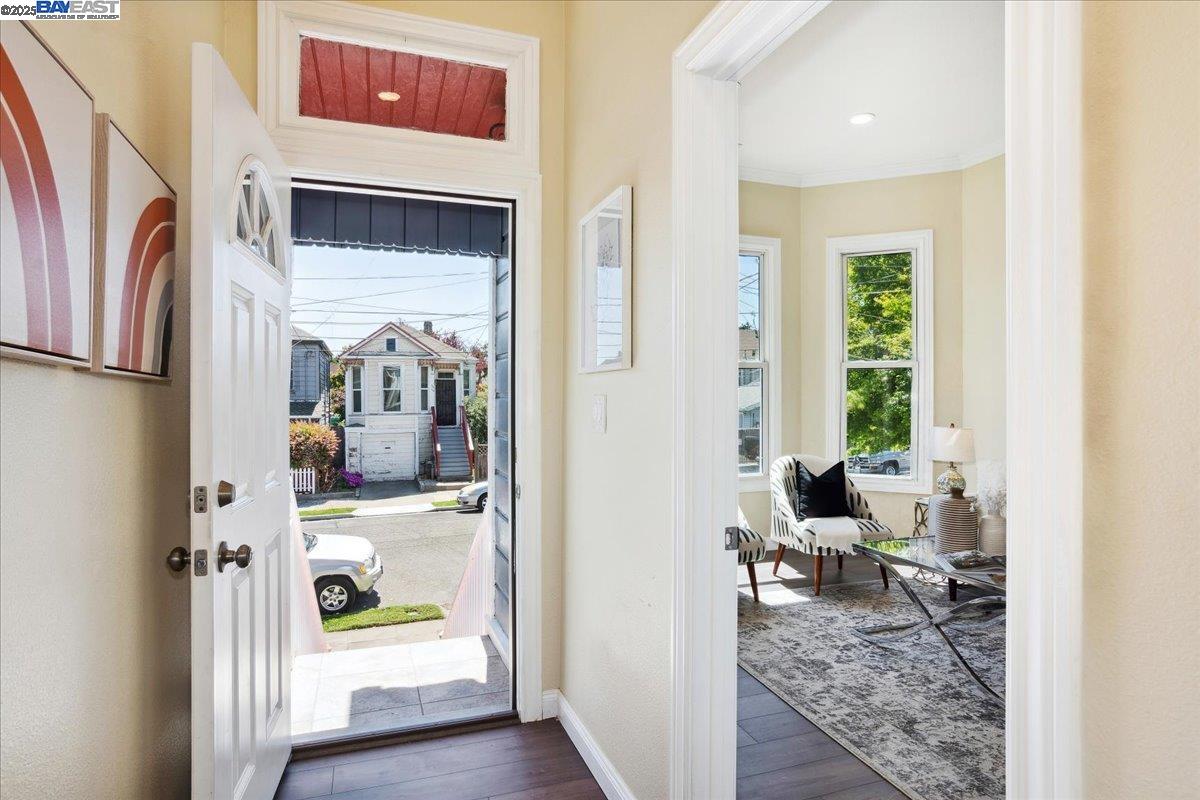 Detail Gallery Image 3 of 29 For 1813 Minturn St, Alameda,  CA 94501 - 2 Beds | 1 Baths