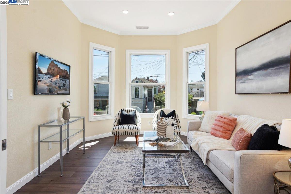 Detail Gallery Image 4 of 29 For 1813 Minturn St, Alameda,  CA 94501 - 2 Beds | 1 Baths