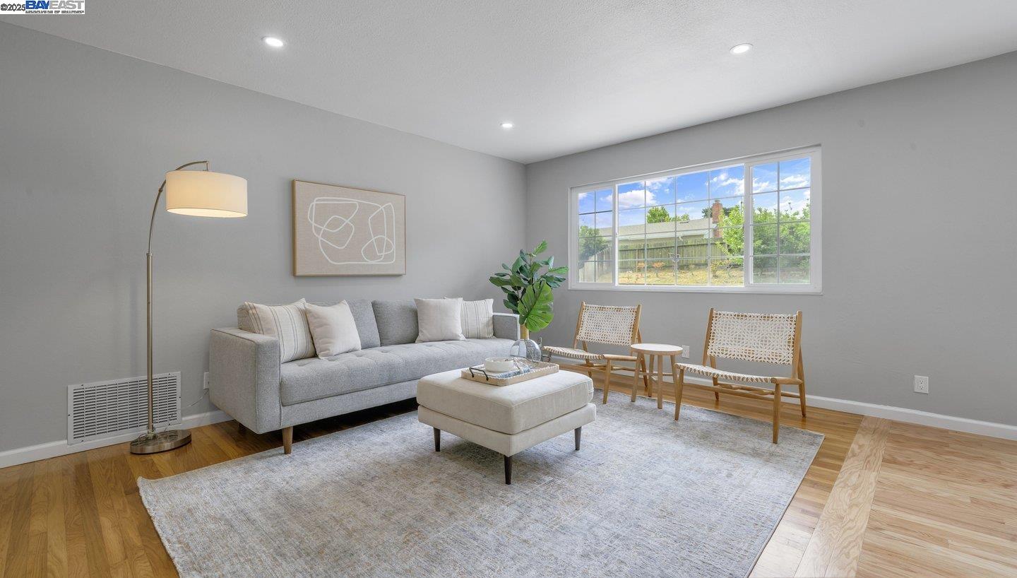 Detail Gallery Image 2 of 60 For 2448 Mahan Way, San Pablo,  CA 94806 - 4 Beds | 2 Baths
