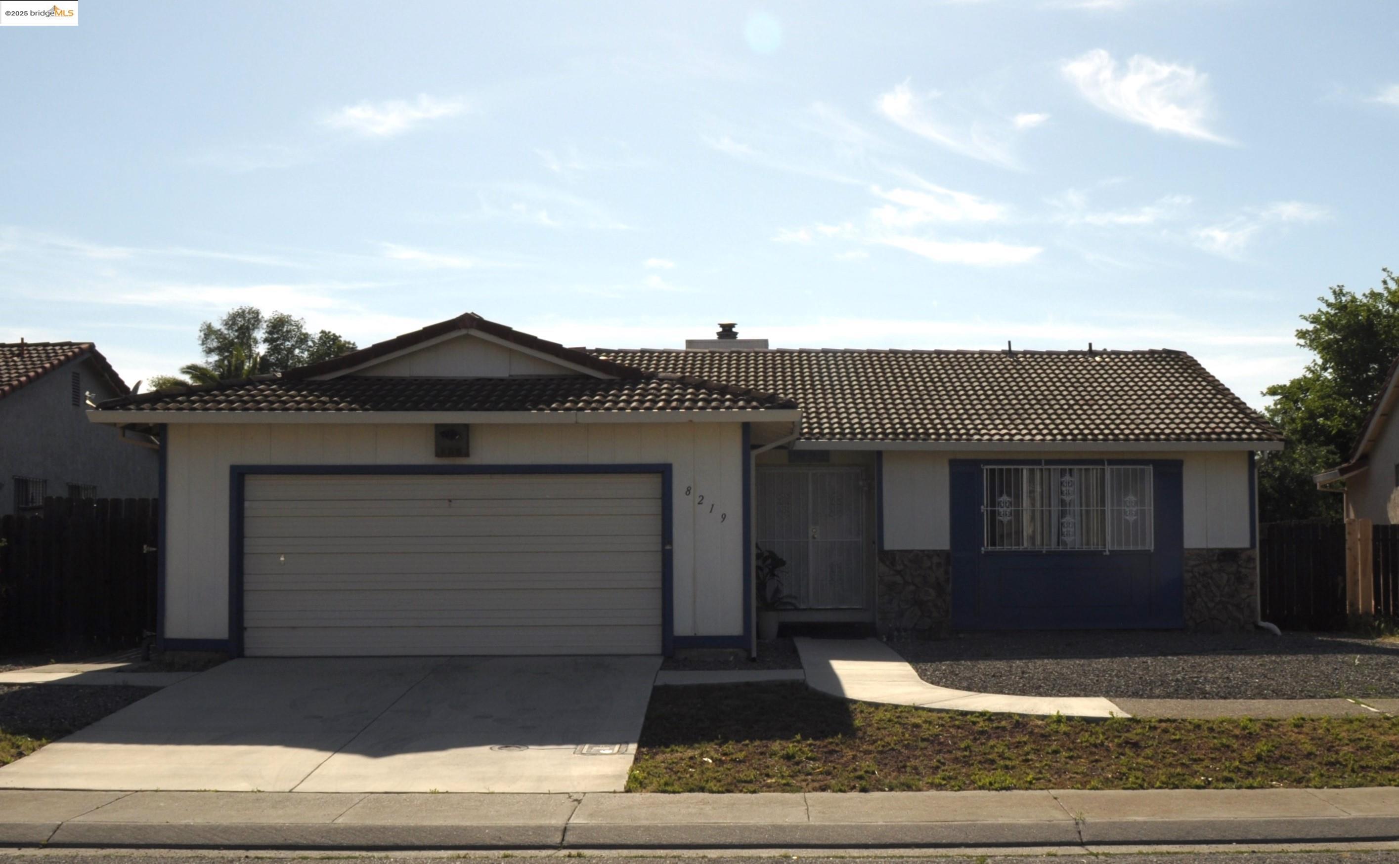Detail Gallery Image 1 of 30 For 8219 New York Drive, Stockton,  CA 95210 - 2 Beds | 2 Baths