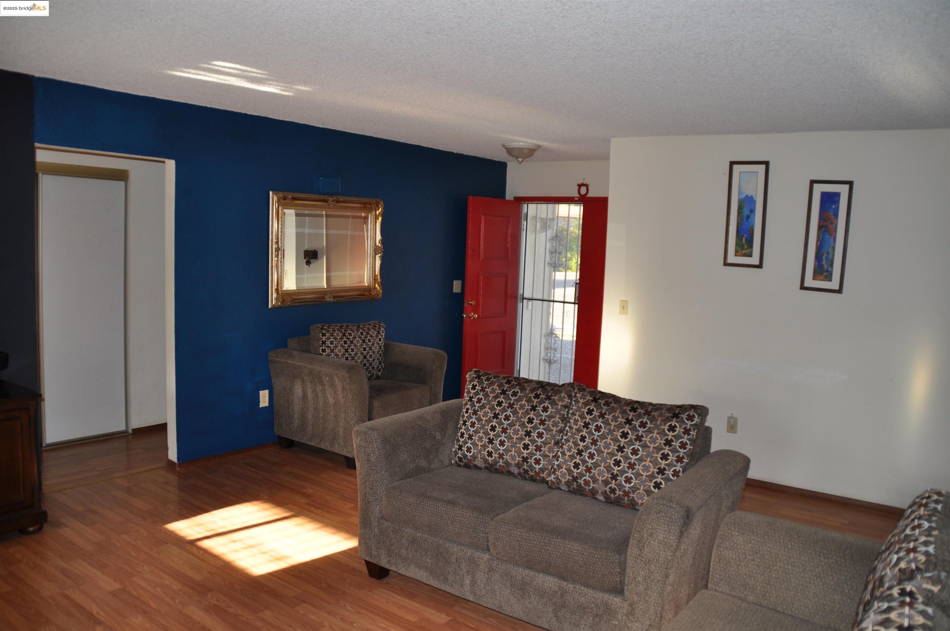 Detail Gallery Image 4 of 30 For 8219 New York Drive, Stockton,  CA 95210 - 2 Beds | 2 Baths