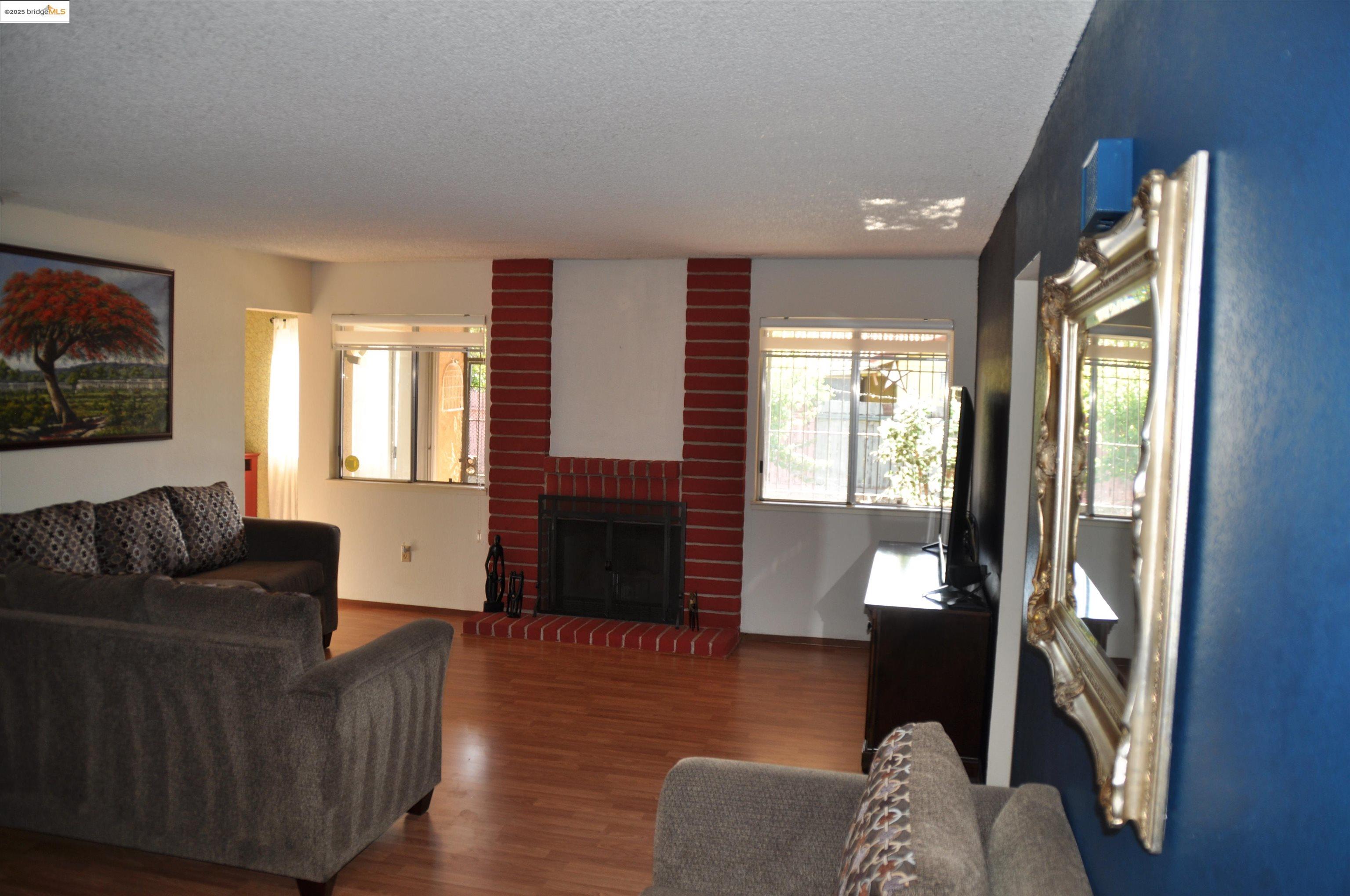 Detail Gallery Image 6 of 30 For 8219 New York Drive, Stockton,  CA 95210 - 2 Beds | 2 Baths